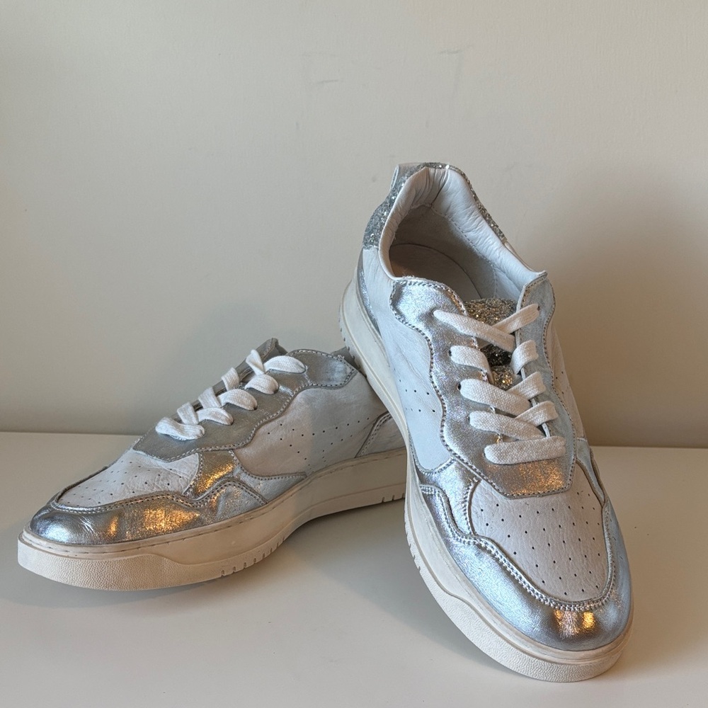 Steve Madden Women's Distressed Silver & White Sparkle Sneakers Size 9 EUC